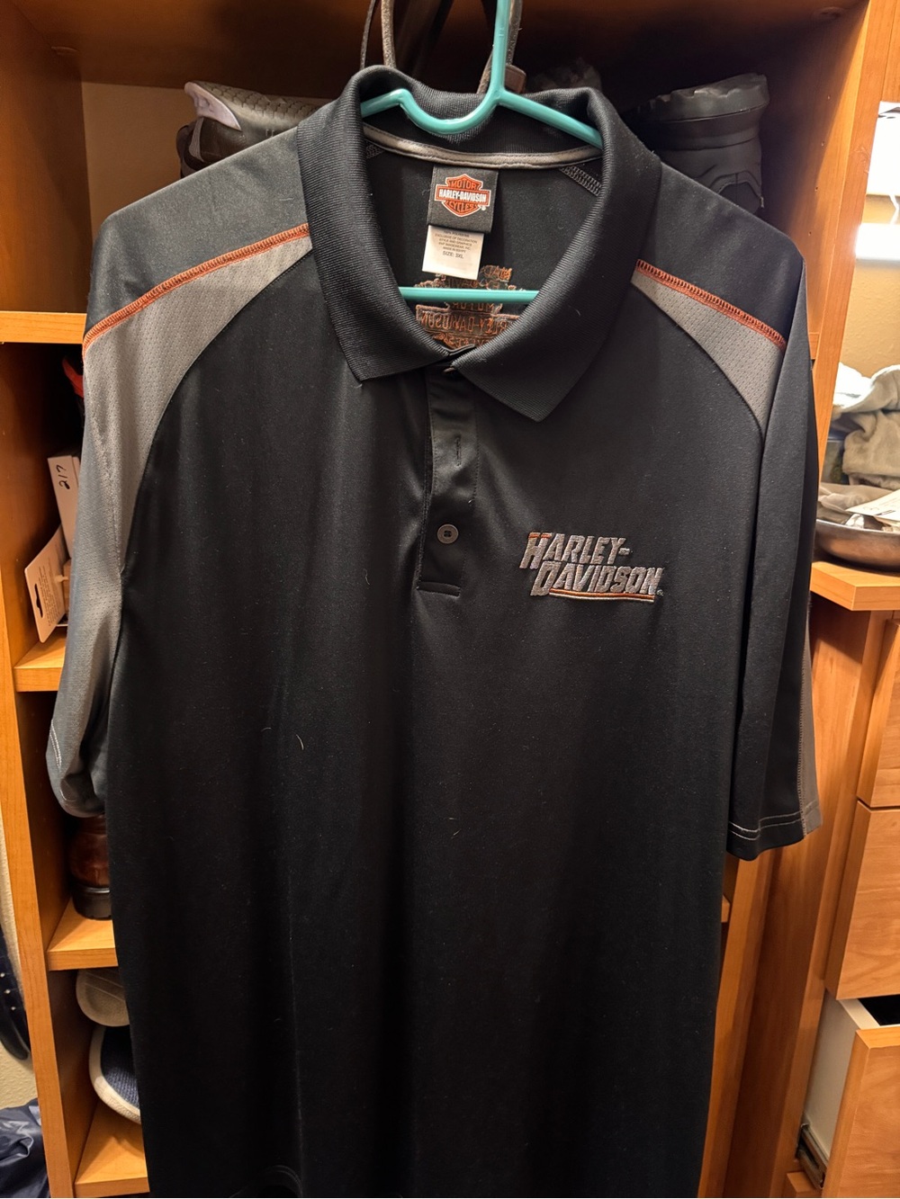 Harley-Davidson knit short sleeve men’s polo style shirt.